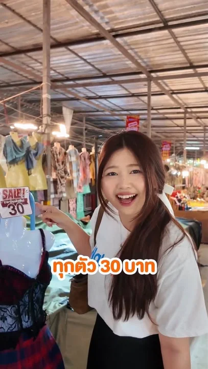 Naka Market (ตลาดท้ายรถนาคา) - secondhand clothes sale