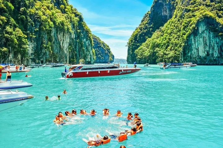 12 Islands Overnight Tour