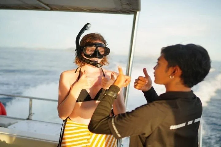 Phuket Luxury Catamaran Phi Phi Maya Bay Maiton with Snorkeling - 4