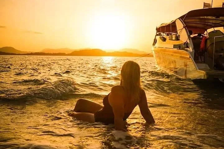 Yao Noi and Hong Island Day Trip by Speedboat from Phuket