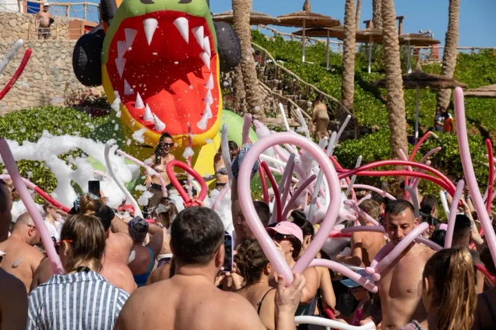๐ซง Foam Frenzy Sundays at High Tide Beach Bar! ๐ at High Tide Beach Bar